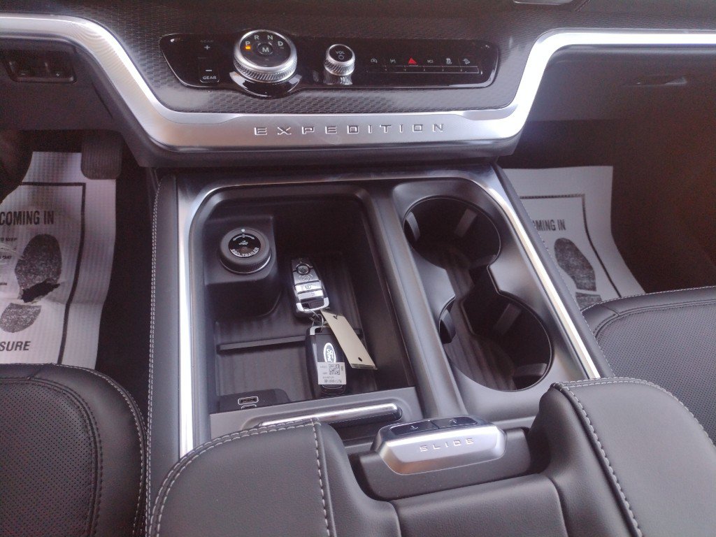 New 2026 Ford Expedition Max Platinum w/ Stealth Performance Package image 21