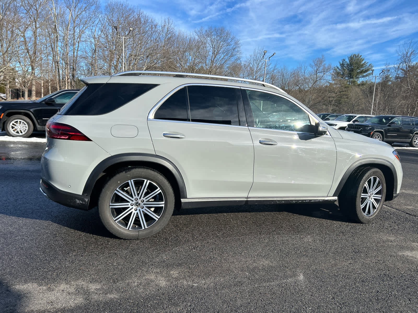 Used 2024 Mercedes-Benz GLE 350 4MATIC image 4