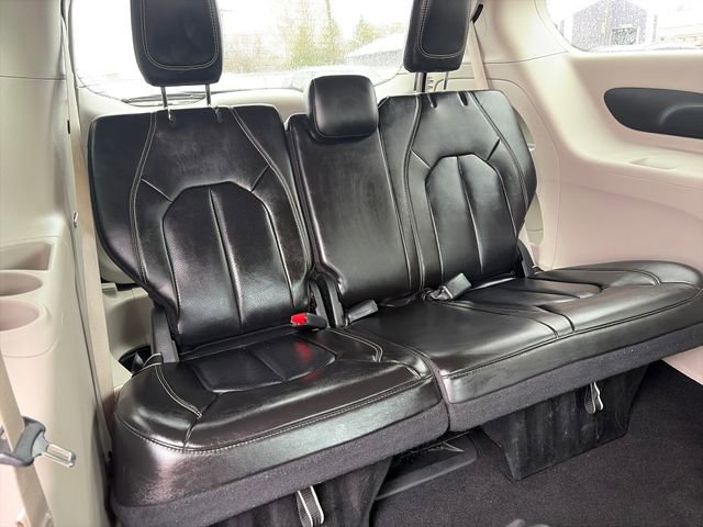 Used 2023 Chrysler Pacifica Touring-L FWD image 39