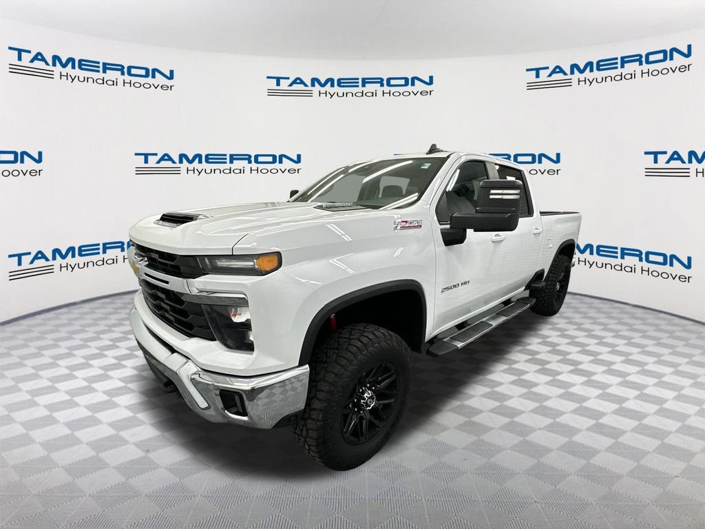 Used 2024 Chevrolet Silverado 2500 LT AWD/4WD image 1