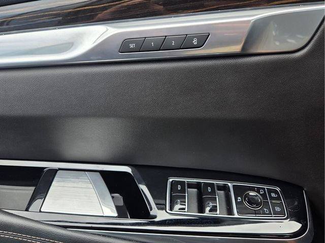 Certified 2025 Cadillac Escalade ESV Premium Luxury AWD/4WD image 25
