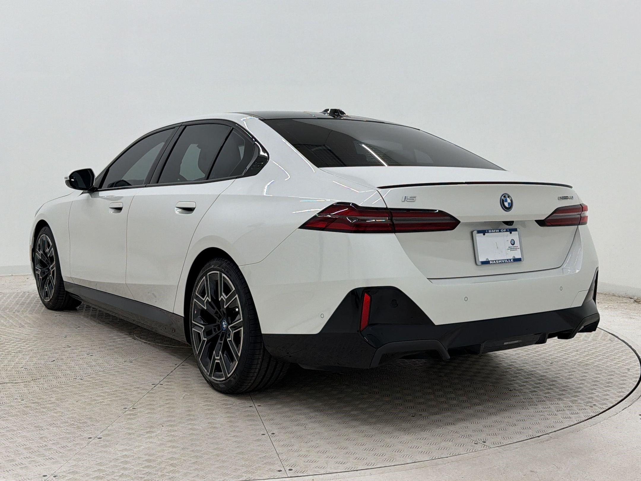 Certified 2024 BMW i5 eDrive40i w/ Executive Package RWD image 3