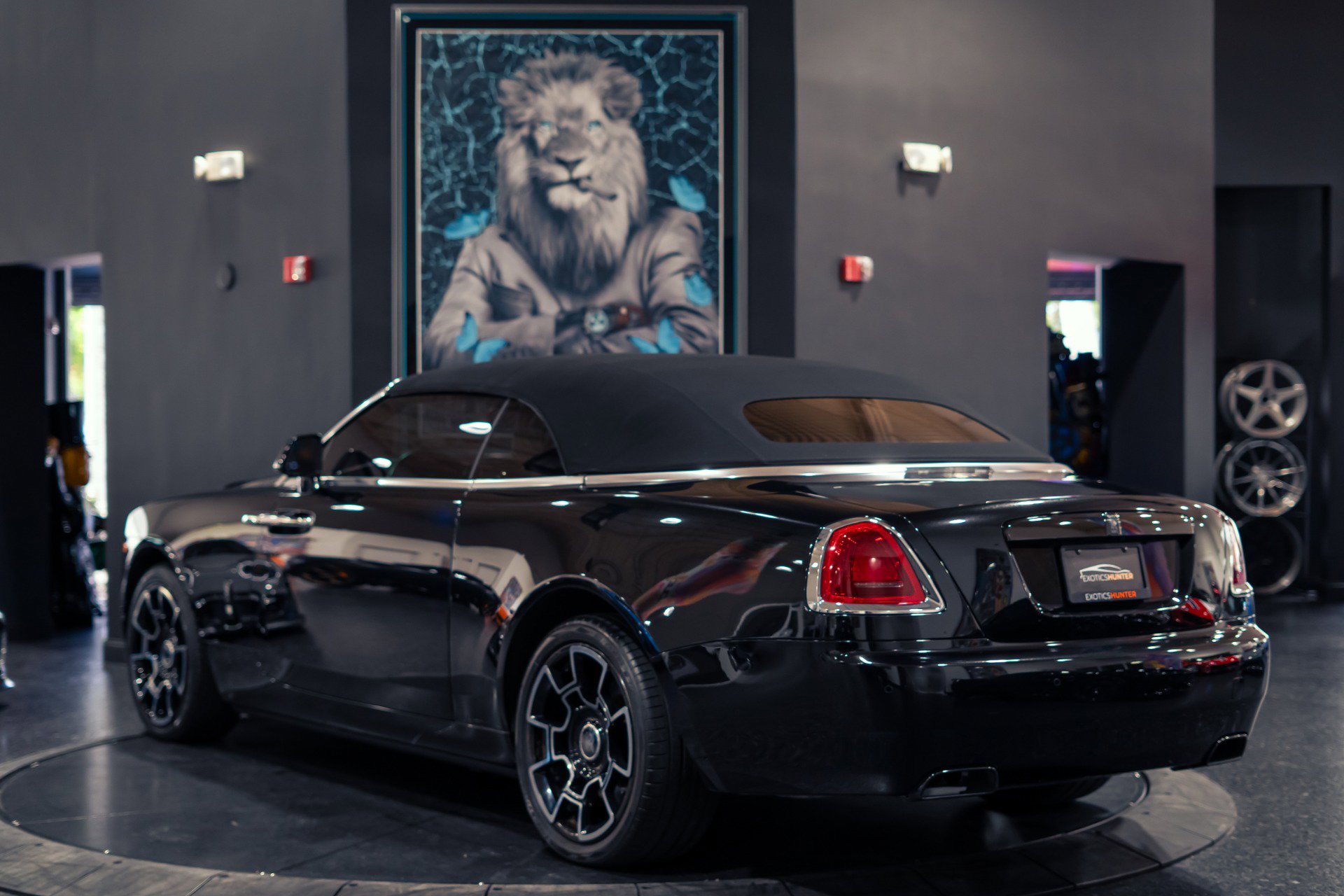 Used 2018 Rolls-Royce Dawn RWD image 33