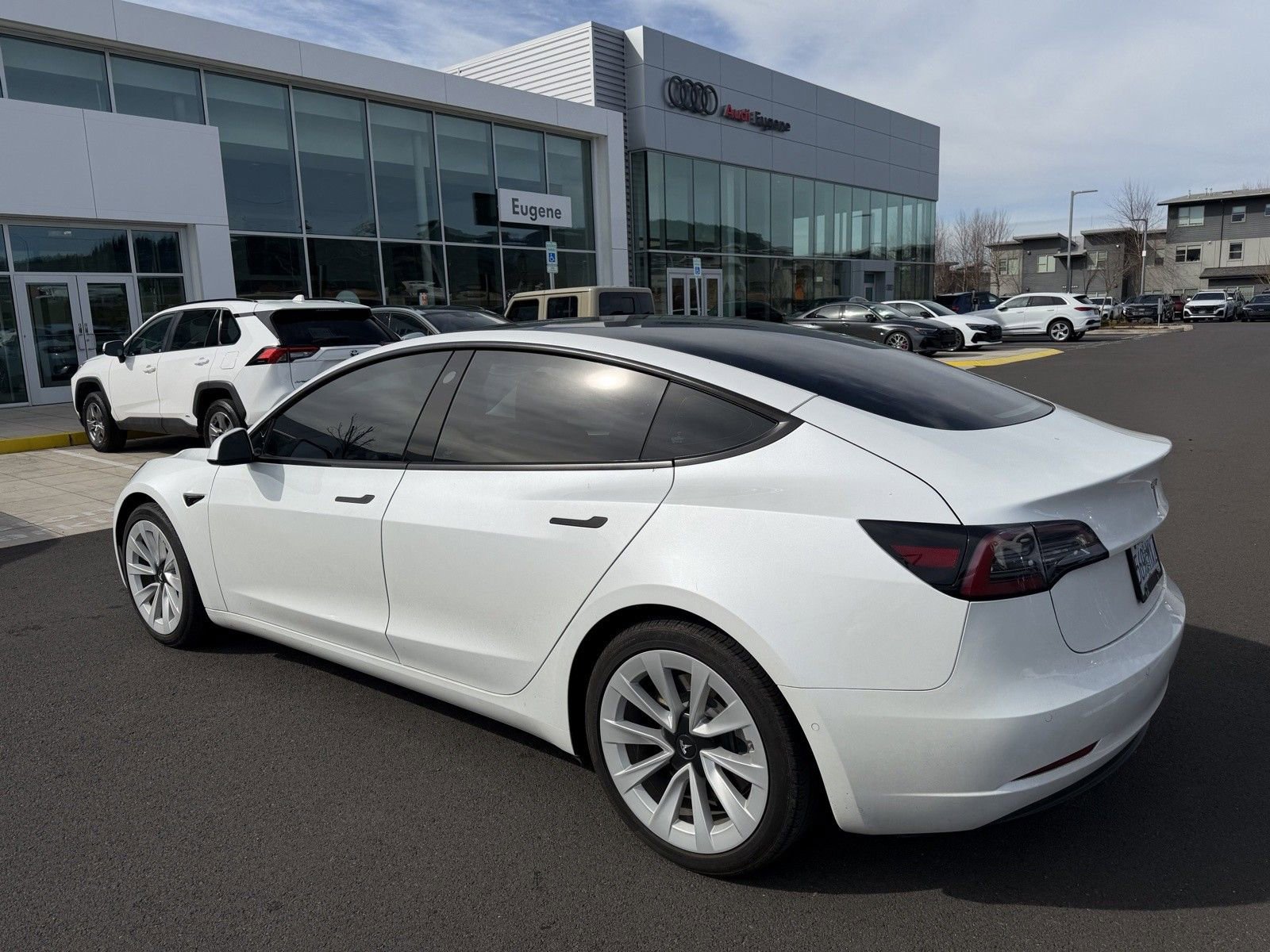 Used 2021 Tesla Model 3 Standard Range Plus image 2