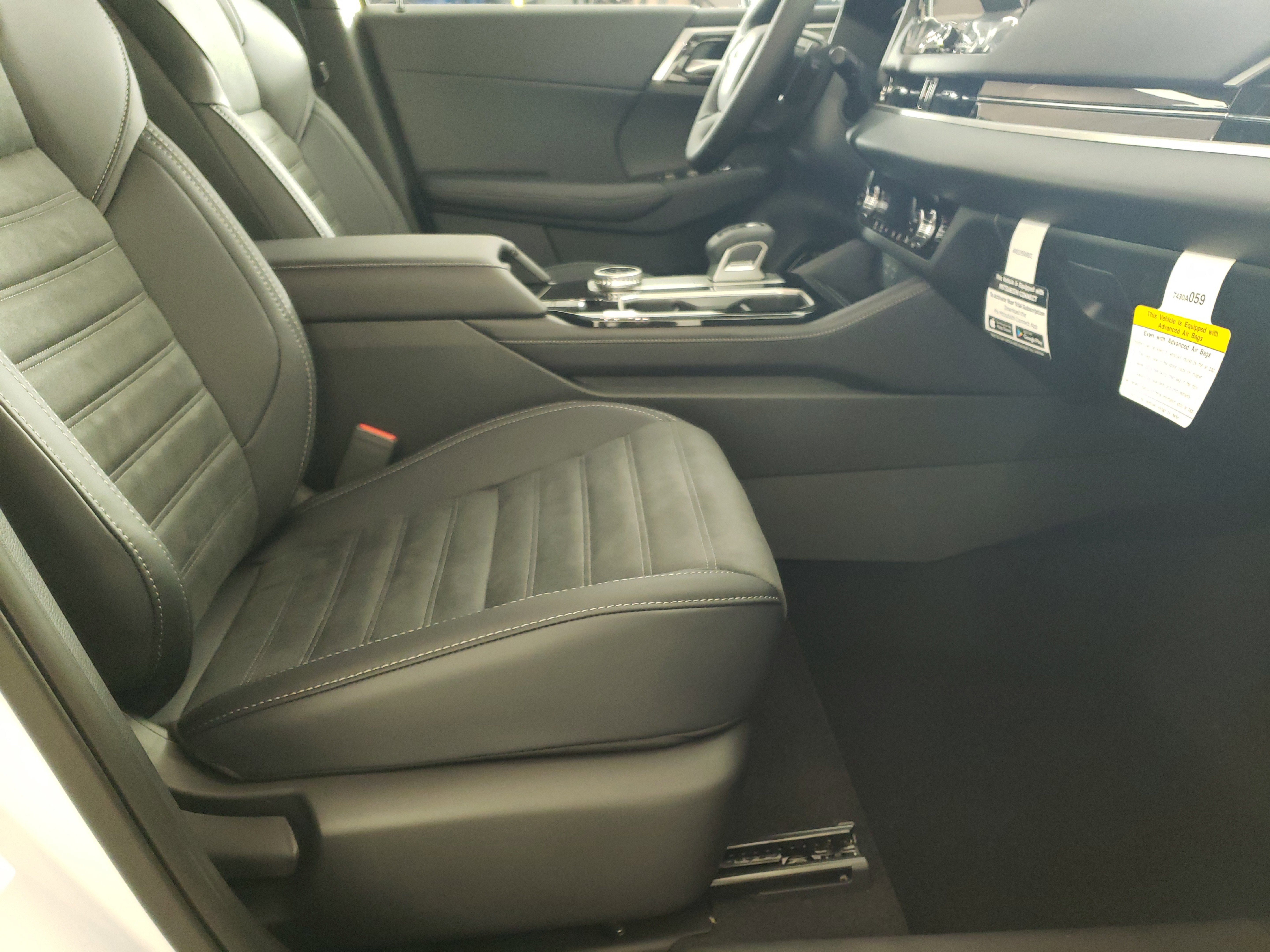New 2025 Mitsubishi Outlander SE image 14