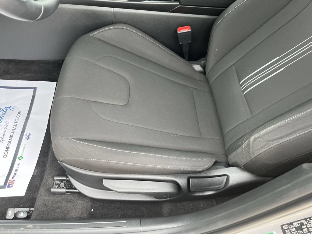 Used 2025 Hyundai Elantra Sport w/ Cargo Package FWD image 12