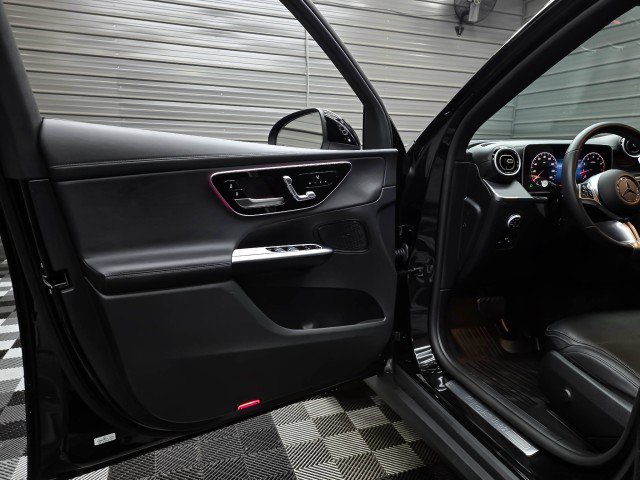 Used 2024 Mercedes-Benz GLC 300 4MATIC image 33