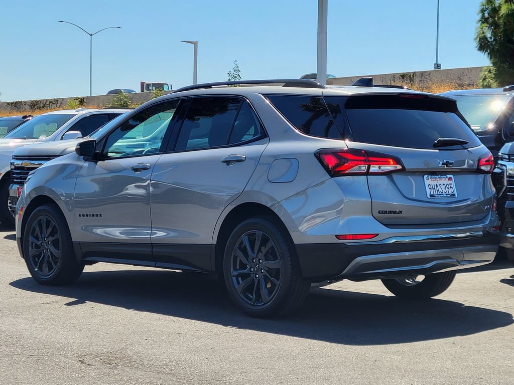 Used 2023 Chevrolet Equinox RS FWD image 2