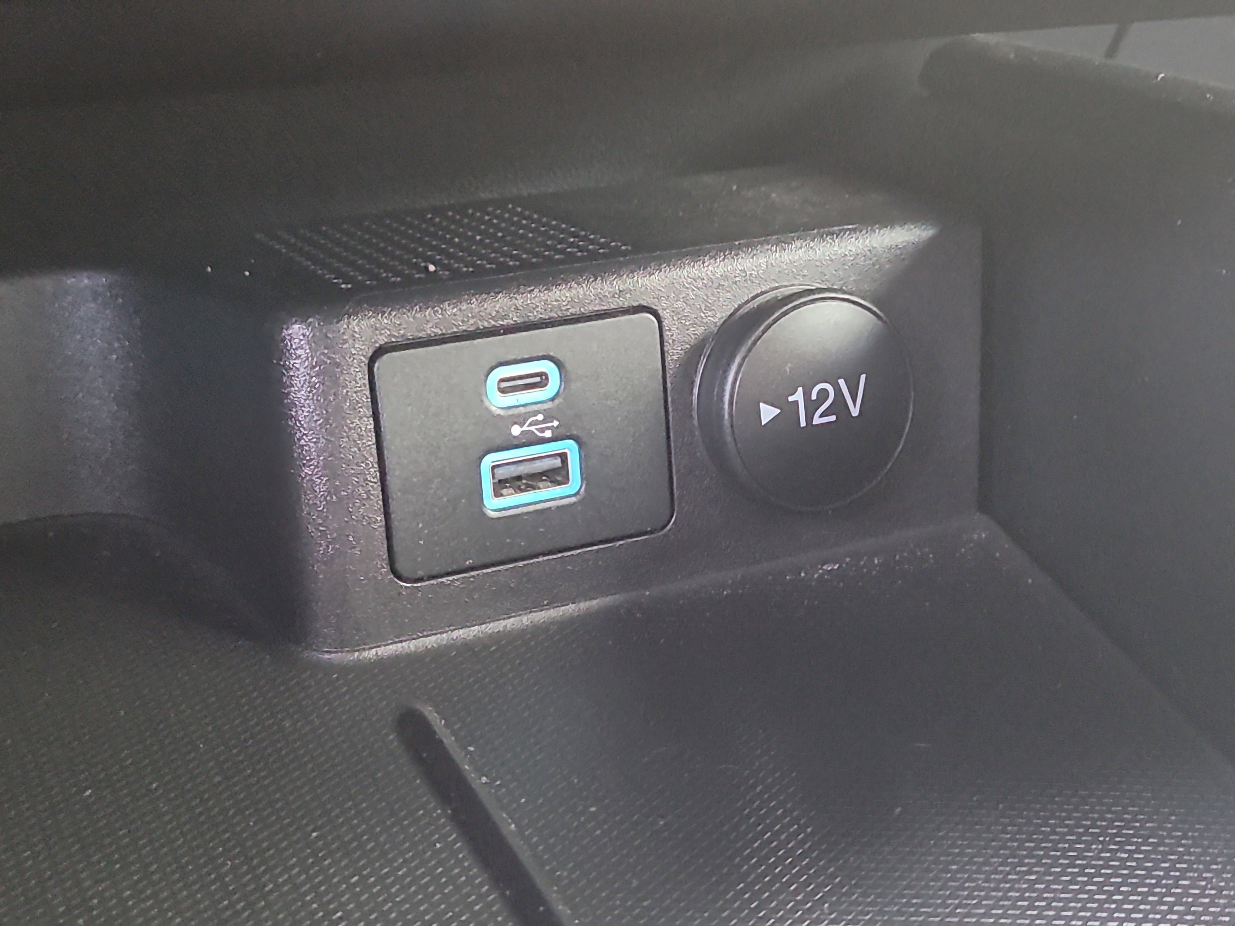 Used 2022 Ford Escape SE w/ SE Sport Appearance Package FWD image 29
