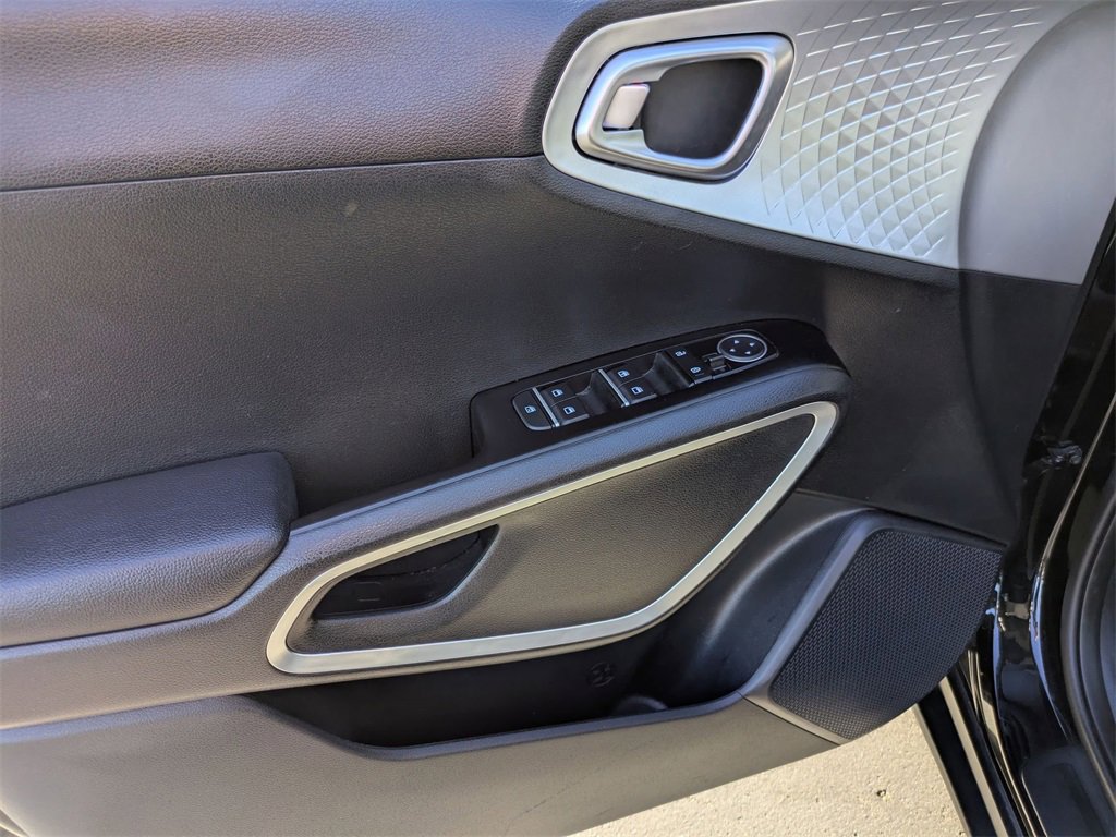 Used 2024 Kia Soul LX w/ Option Group 015 image 15