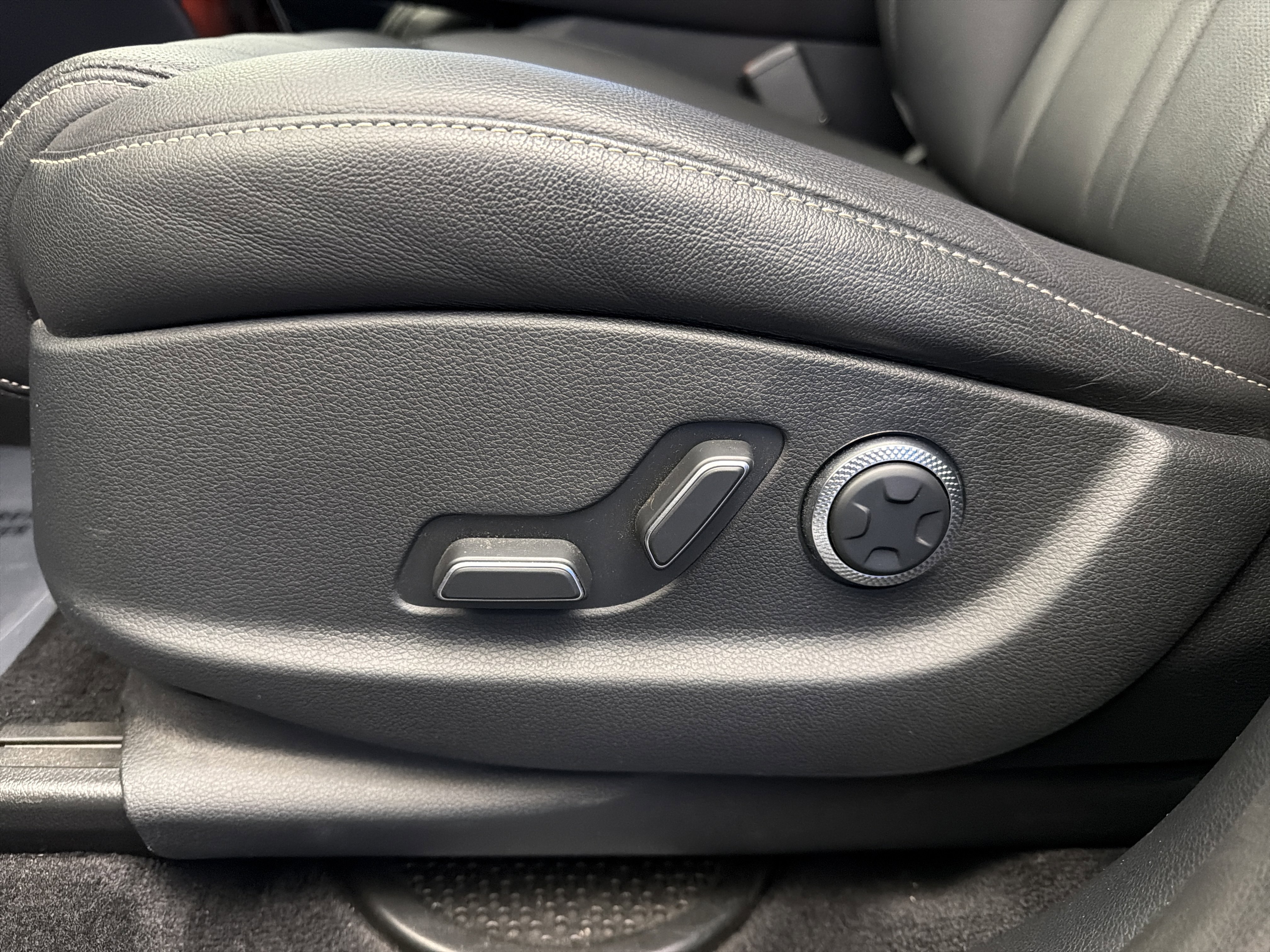 Used 2024 Genesis GV80 2.5T image 12