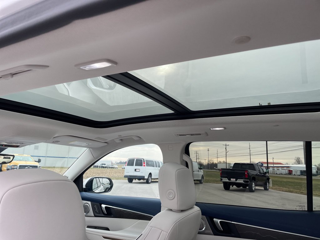 Used 2025 Buick Enclave Avenir w/ Super Cruise Package AWD/4WD image 31
