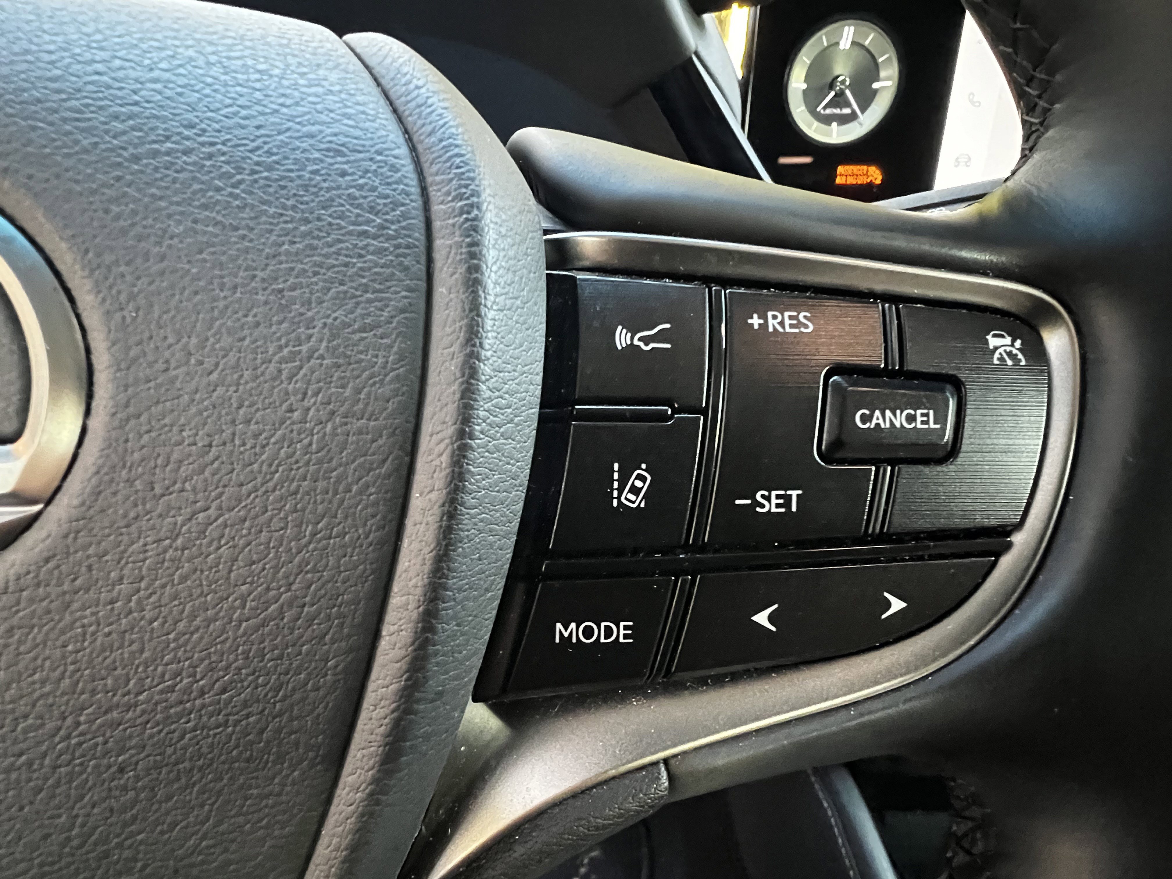 Certified 2025 Lexus ES 300h w/ Premium Package image 19