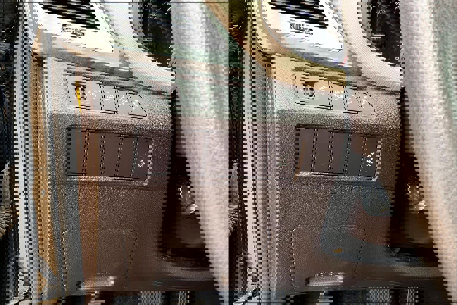 Used 2017 Hyundai Santa Fe Sport w/ Cargo Package AWD/4WD image 33