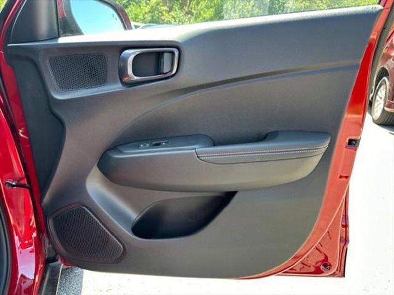 New 2025 Hyundai Venue Limited image 18