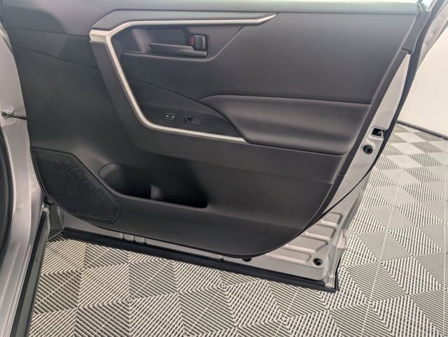 Used 2022 Toyota RAV4 LE image 28