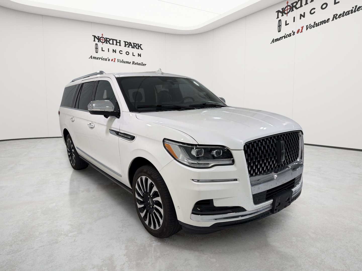 Used 2023 Lincoln Navigator L Black Label AWD/4WD image 7
