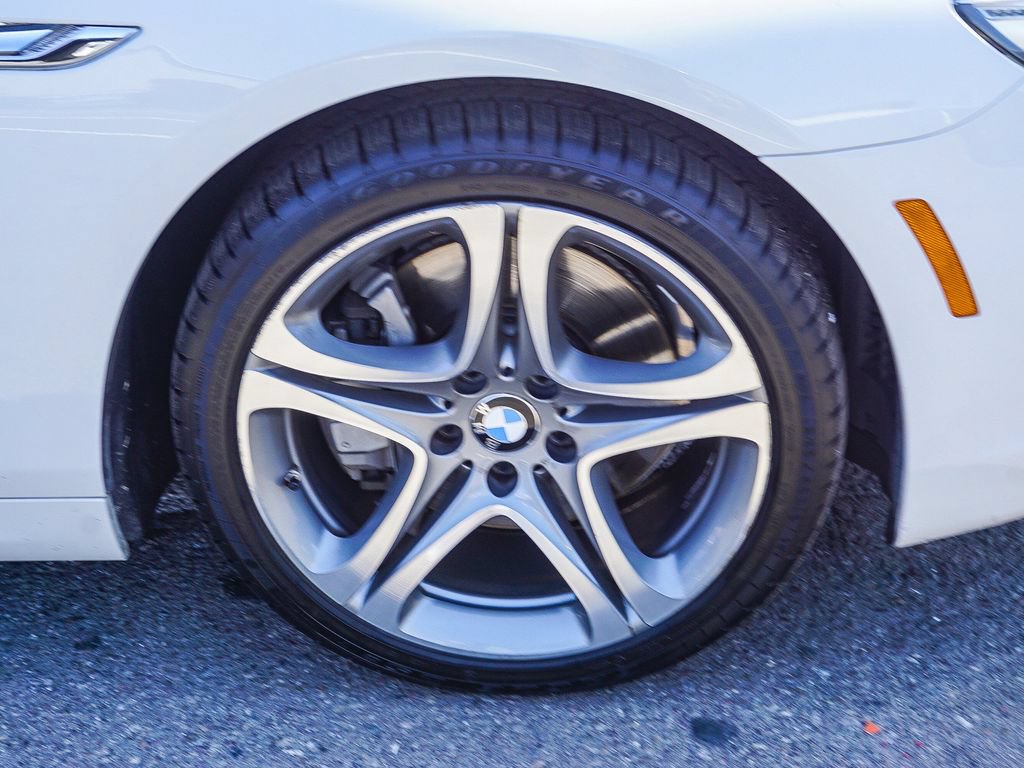 Used 2012 BMW 650i Convertible RWD image 9