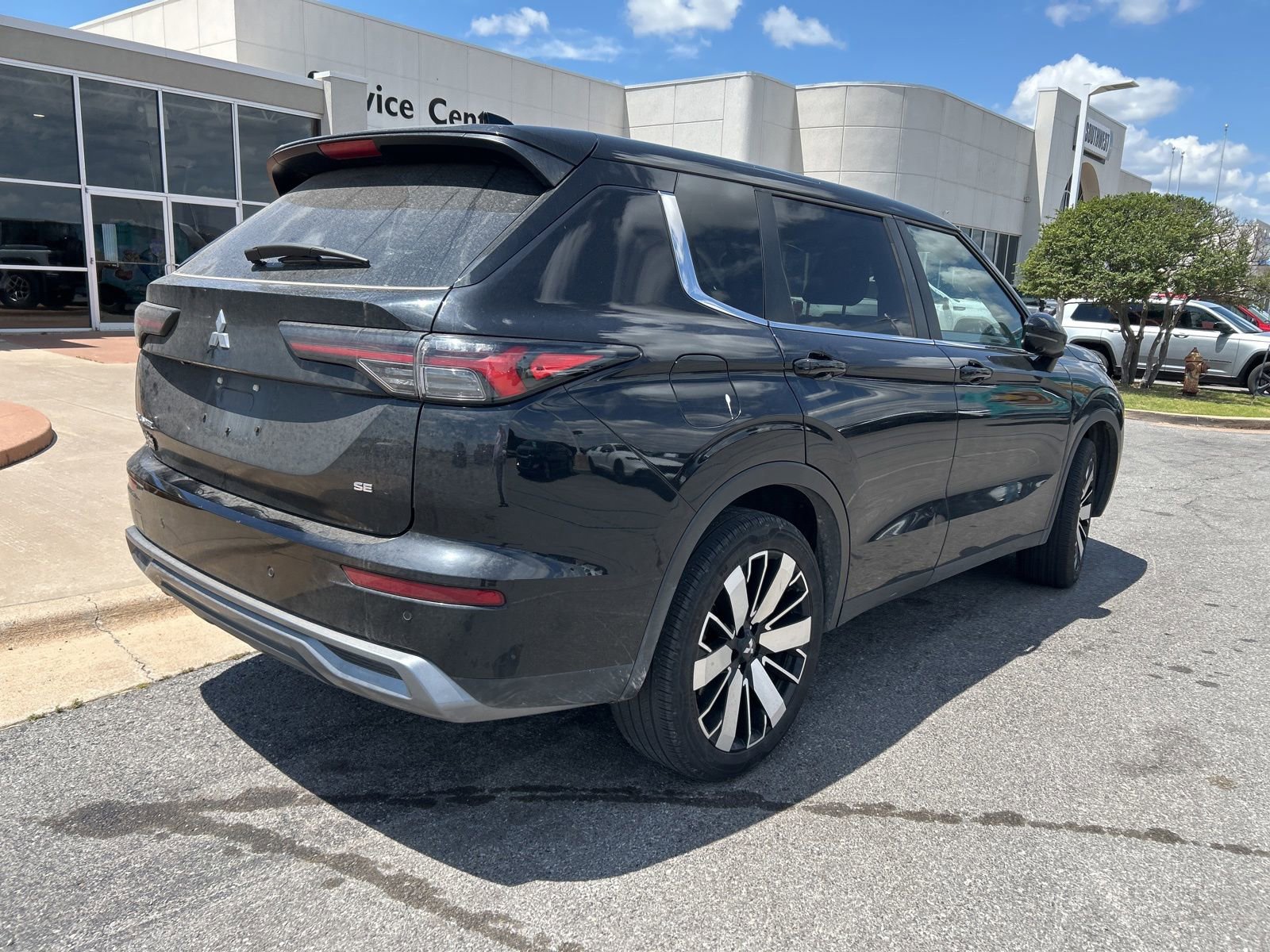 Used 2025 Mitsubishi Outlander SE FWD image 5
