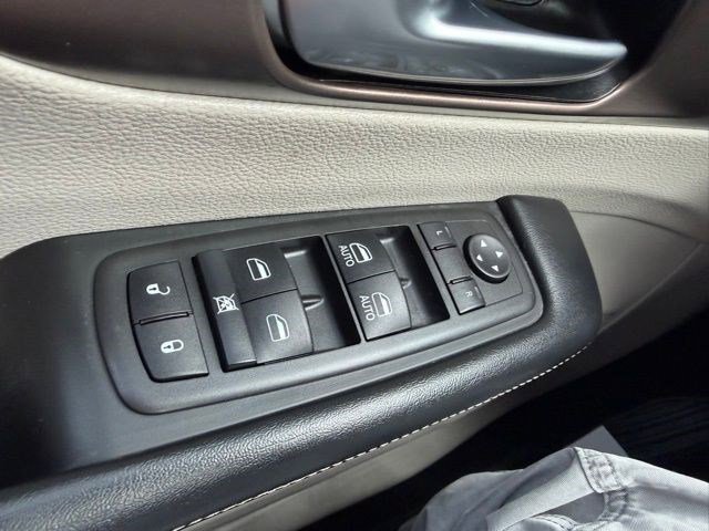 Used 2022 Chrysler Voyager LX FWD image 27