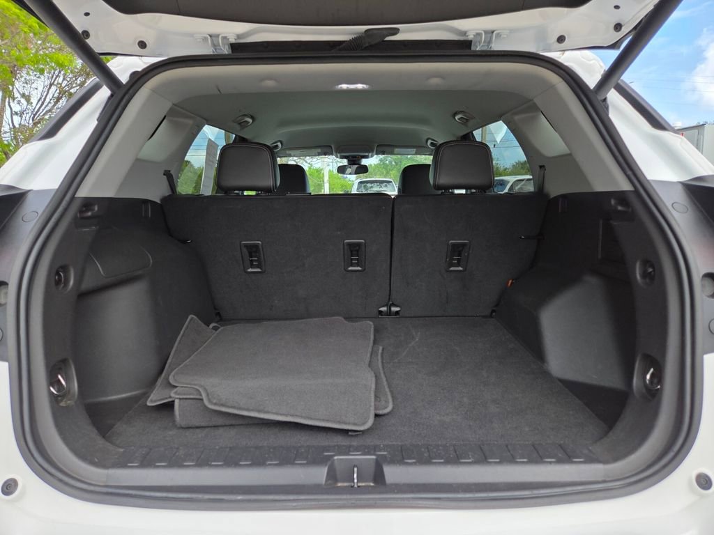 Used 2024 GMC Terrain SLT image 15