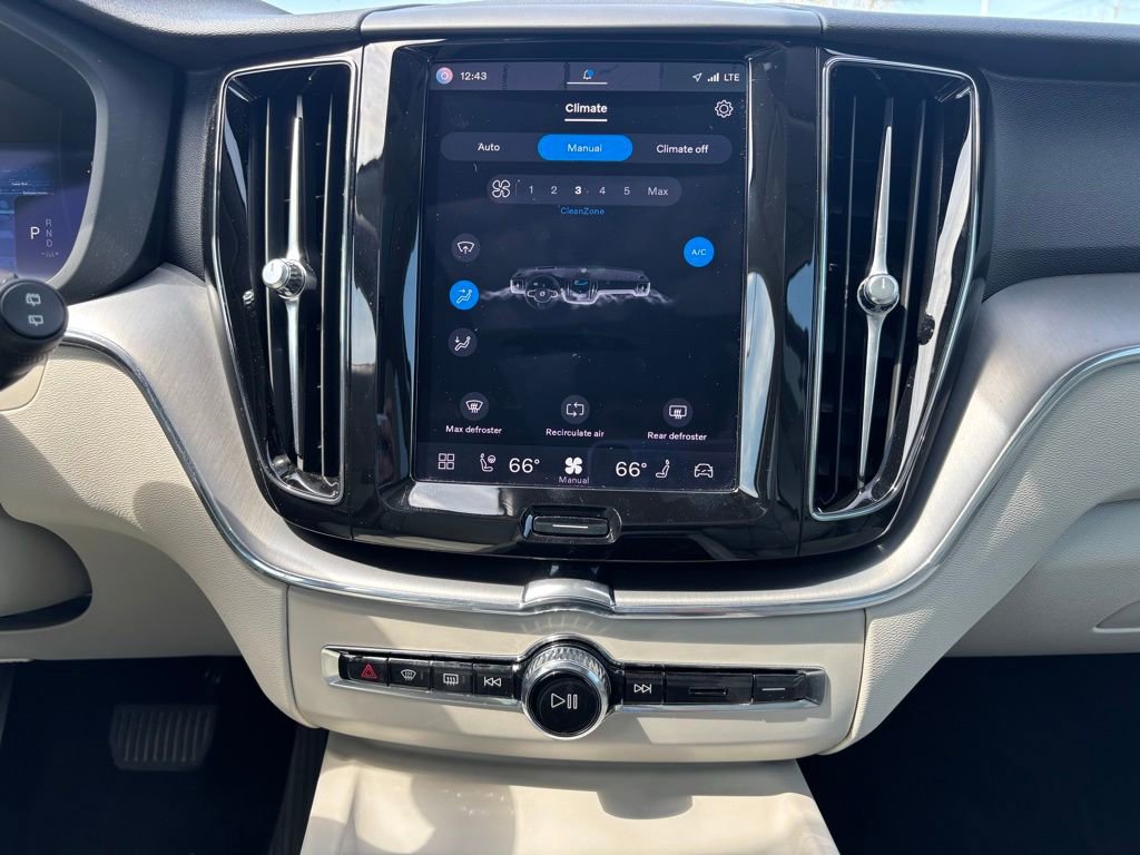 Used 2024 Volvo XC60 B5 Core w/ Climate Package AWD/4WD image 11