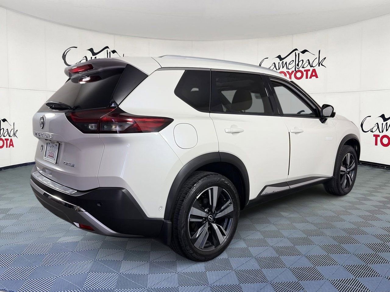 Used 2022 Nissan Rogue Platinum w/ Head-Up Display Package FWD image 8