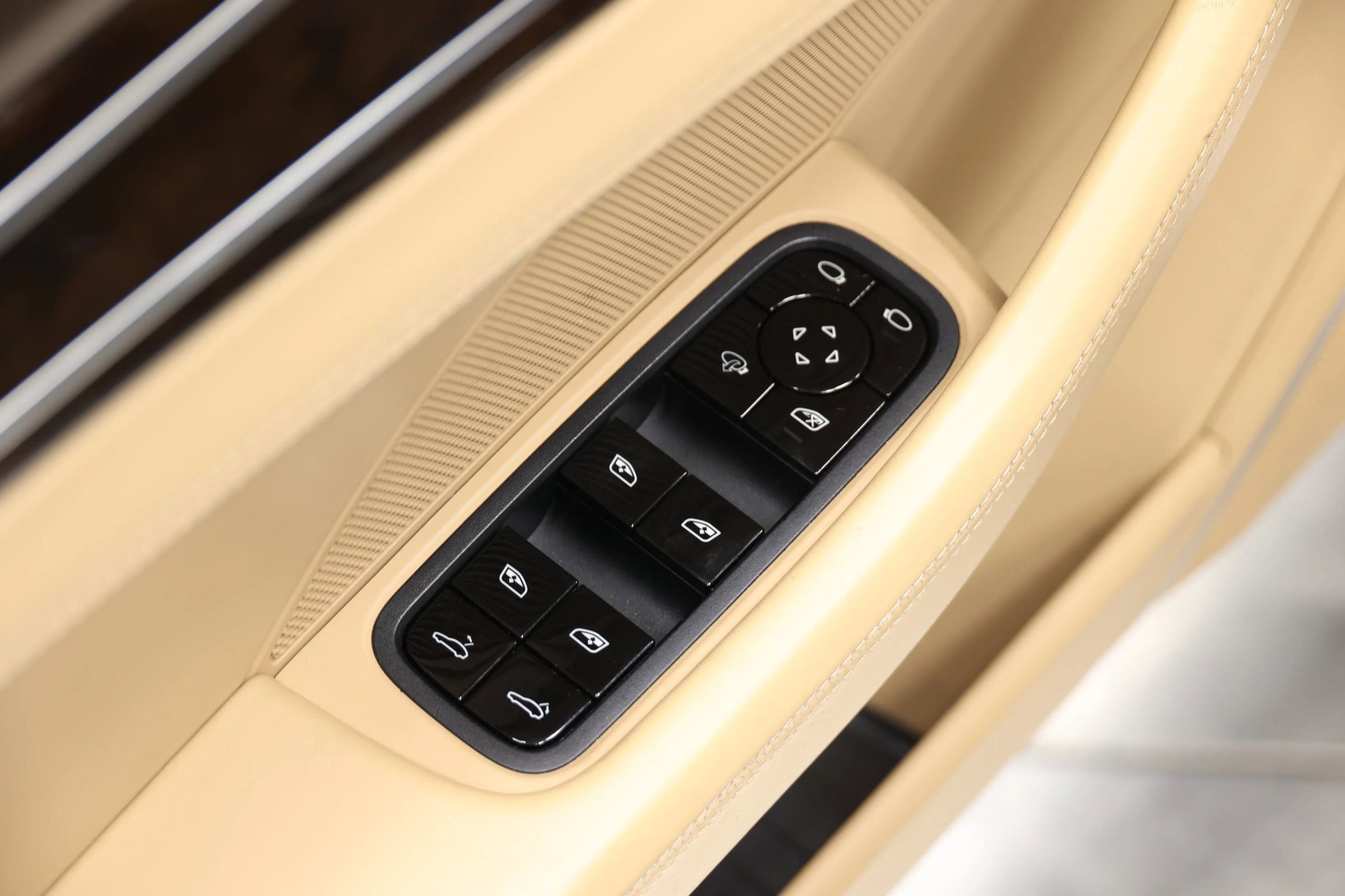 Used 2018 Porsche Panamera 4 Executive w/ Dark Walnut Interior Package image 12