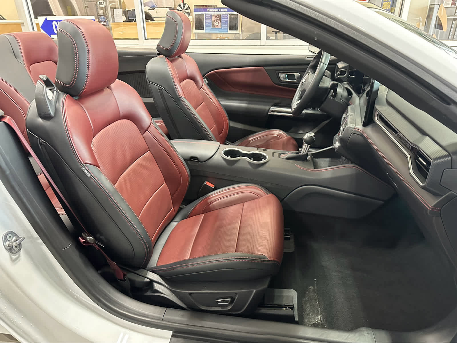 Used 2025 Ford Mustang Premium image 30