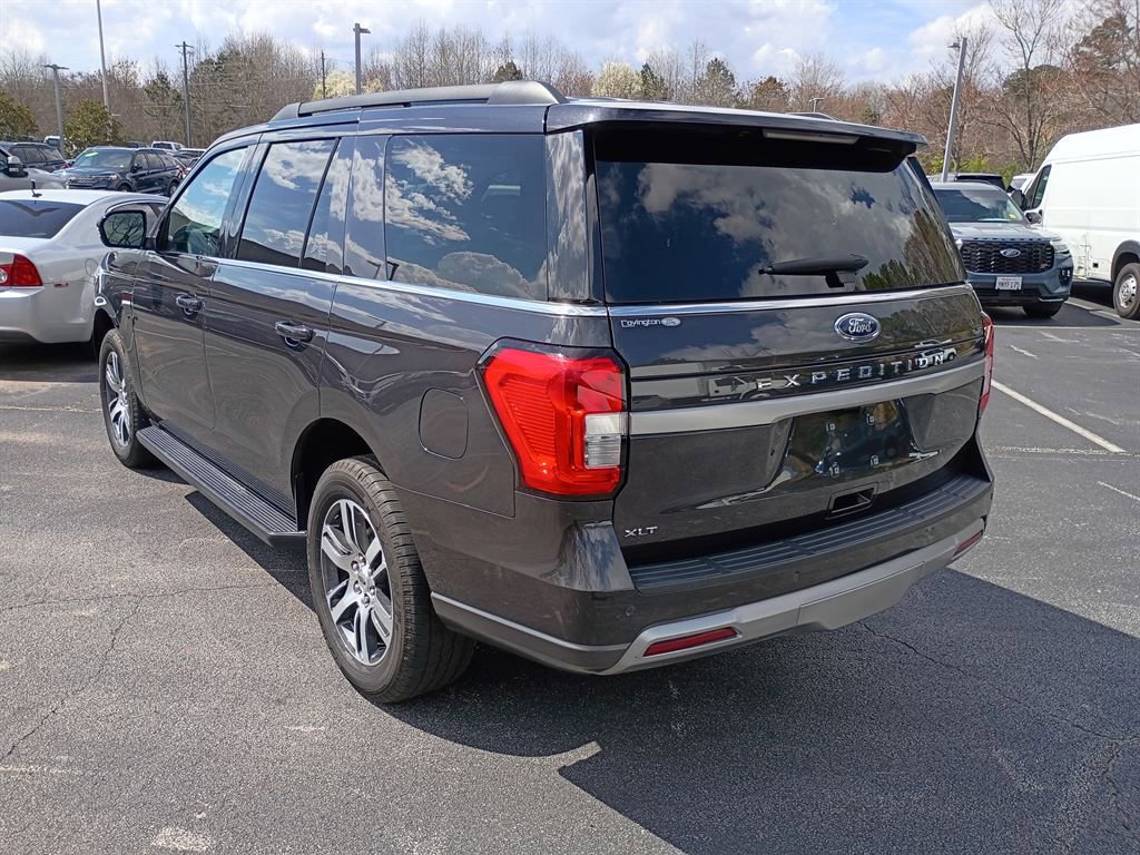 Used 2024 Ford Expedition XLT image 3