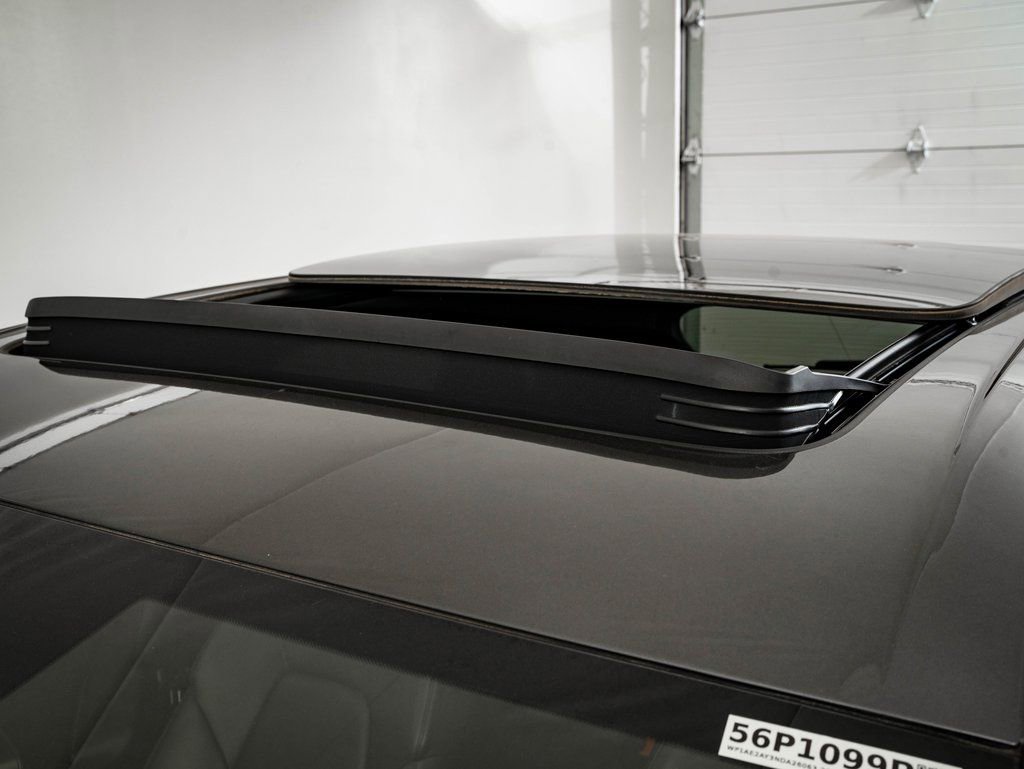 Certified 2022 Porsche Cayenne E-Hybrid w/ Premium Package image 14