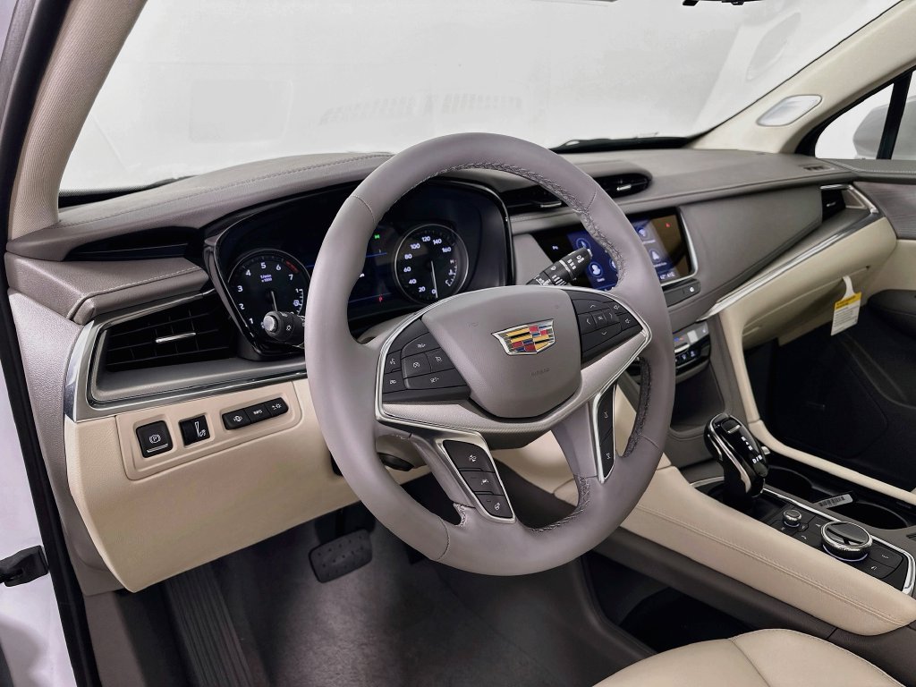 New 2026 Cadillac XT5 Premium Luxury w/ LPO, Floor Liner Package AWD/4WD image 9