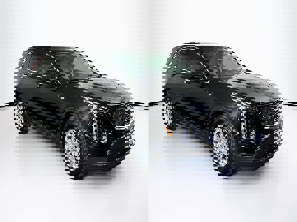 Used 2022 Cadillac XT4 Luxury w/ Cold Weather Package AWD/4WD image 24