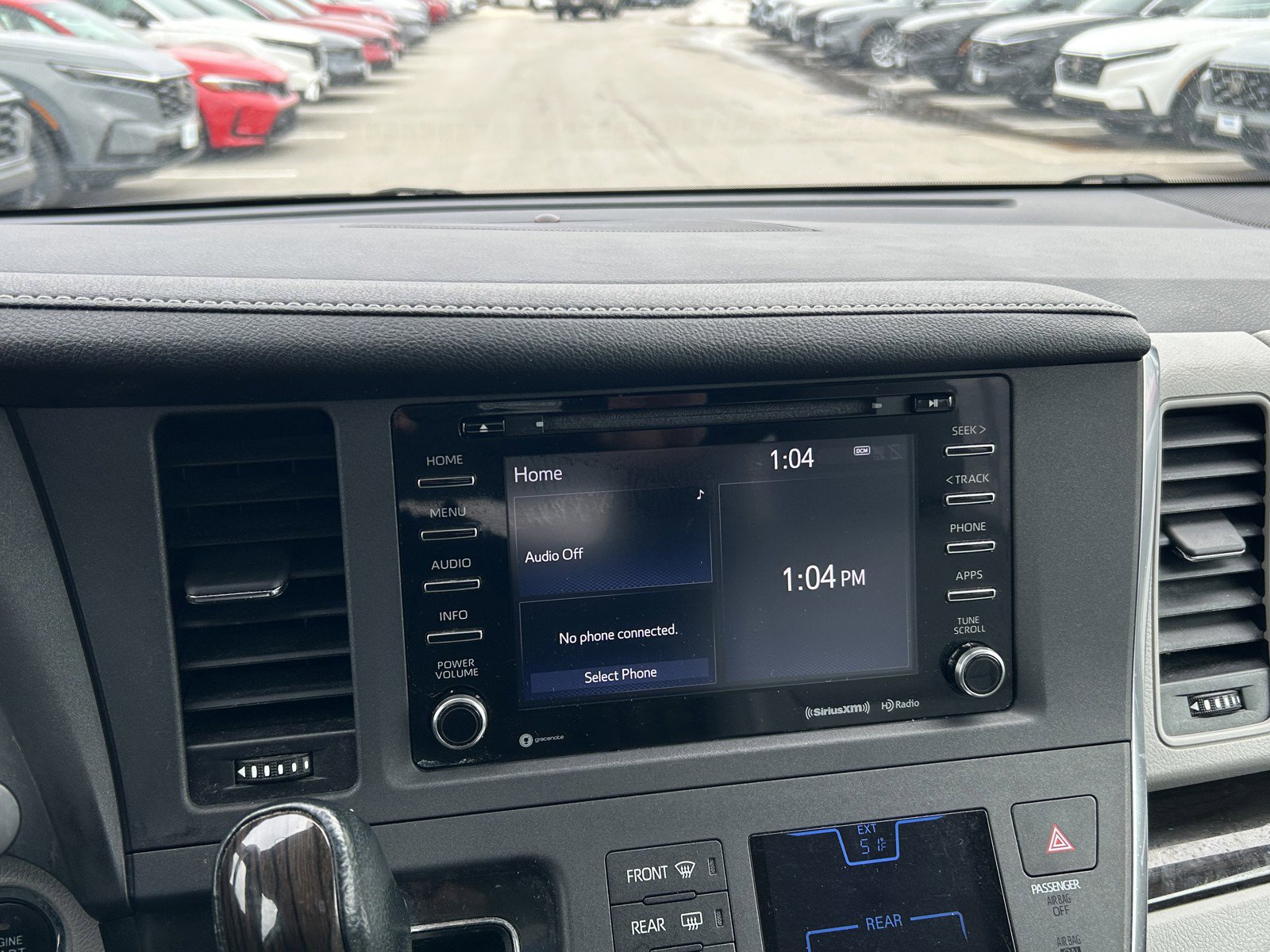 Used 2018 Toyota Sienna XLE w/ Carpet Mat Package image 30