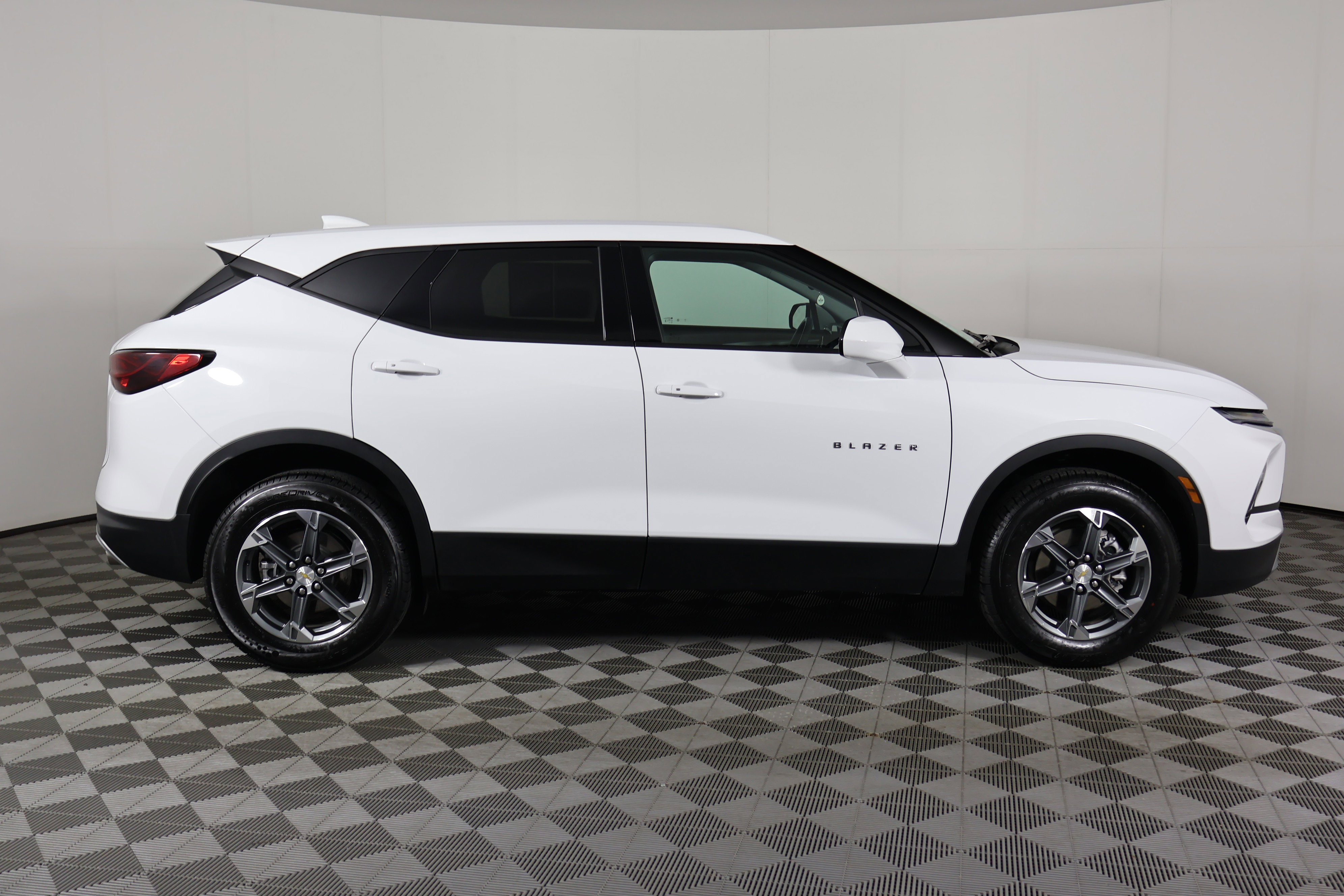 Used 2025 Chevrolet Blazer LT image 5