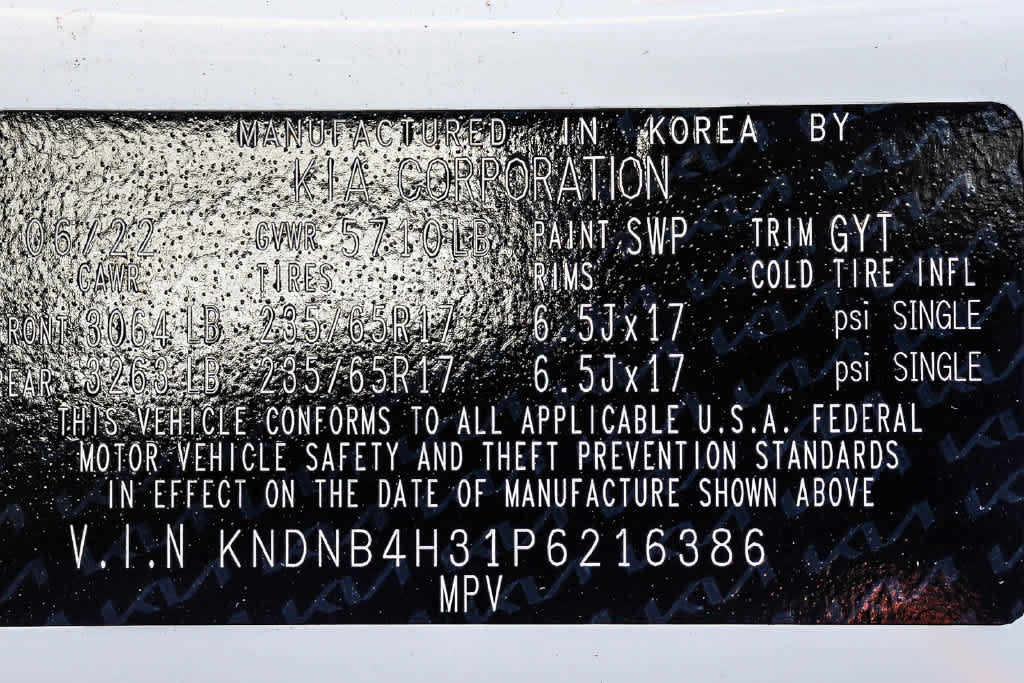 Used 2023 Kia Carnival LX FWD image 22