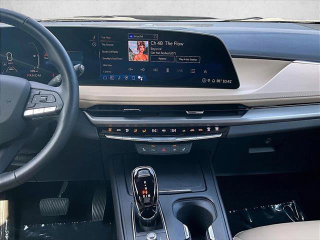 Certified 2024 Cadillac XT4 Luxury w/ Cold Weather Package FWD image 8