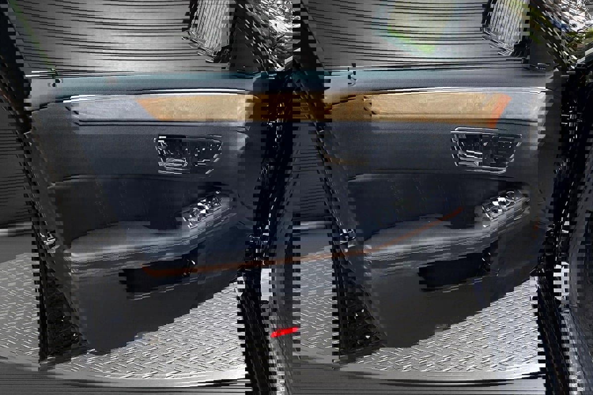 Used 2011 Mercedes-Benz E 350 4MATIC Sedan image 18