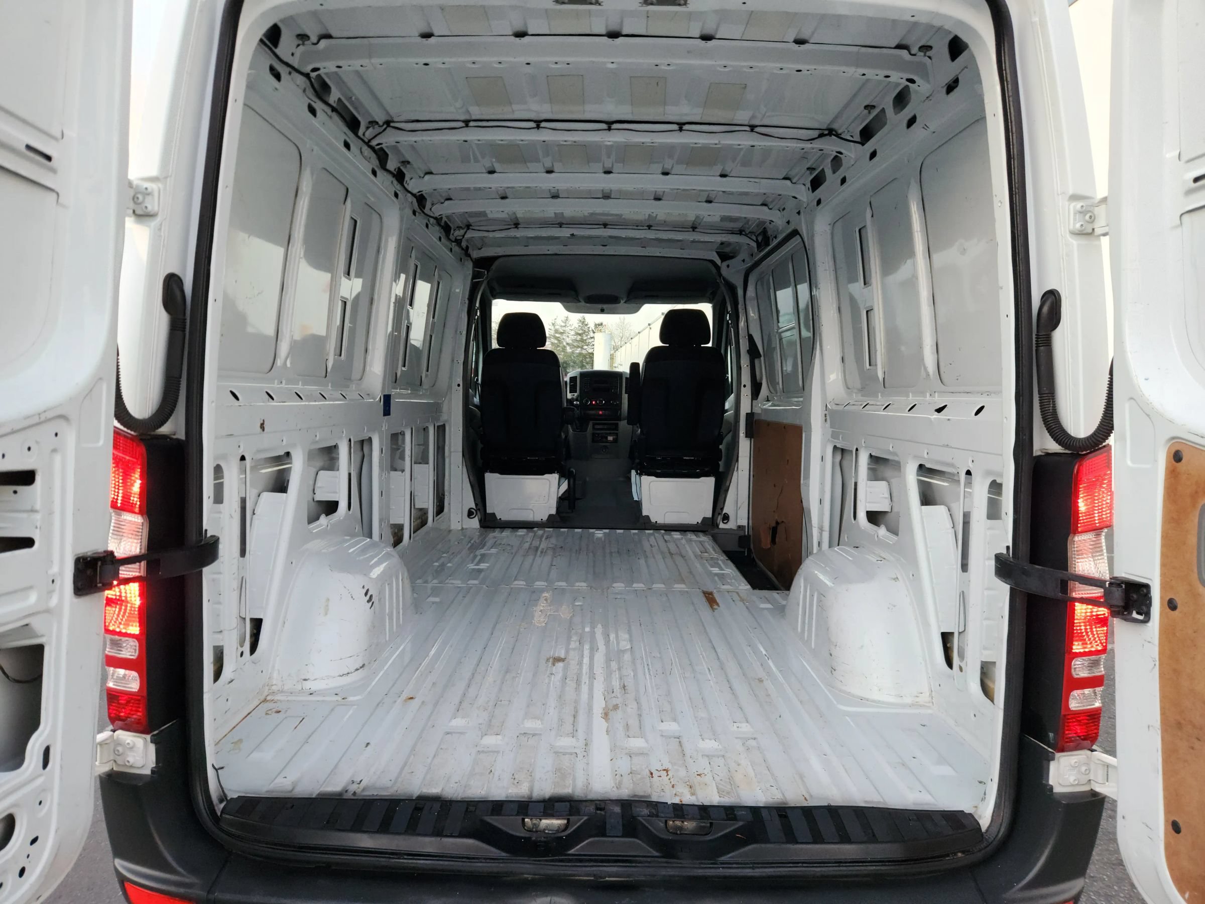 Used 2016 Mercedes-Benz Sprinter 2500 image 15