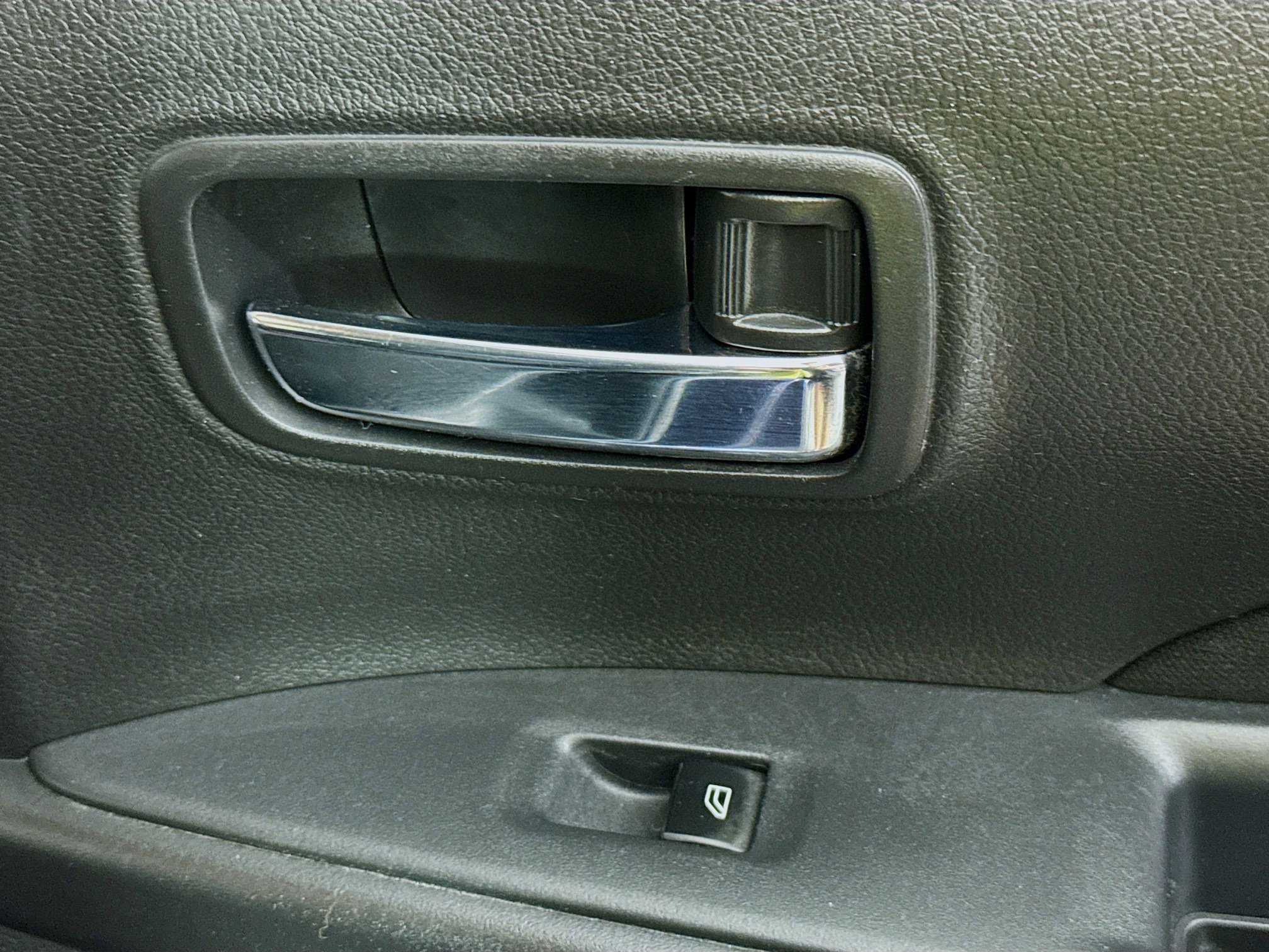 Used 2020 Mitsubishi Outlander ES image 41