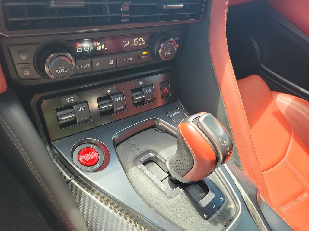 Used 2021 Nissan GT-R Premium image 25
