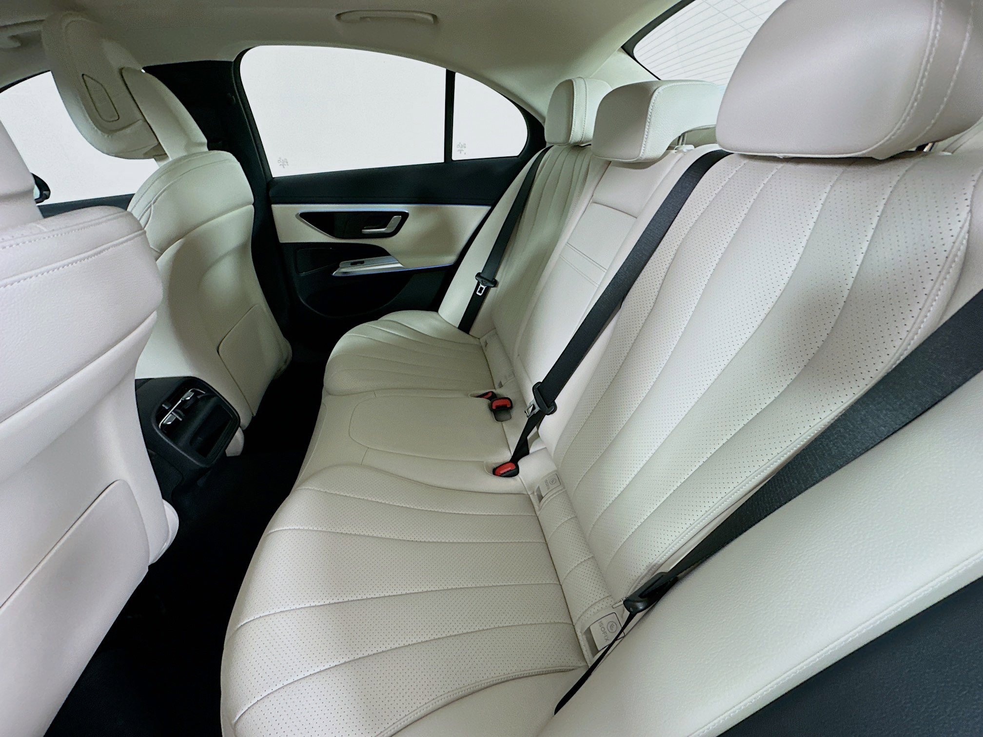 Certified 2025 Mercedes-Benz E 350 4MATIC Sedan image 31