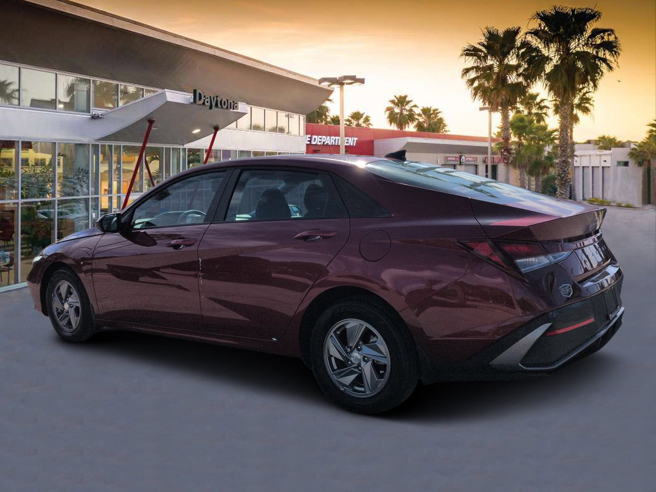 Used 2025 Hyundai Elantra SE w/ Cargo Package FWD image 5