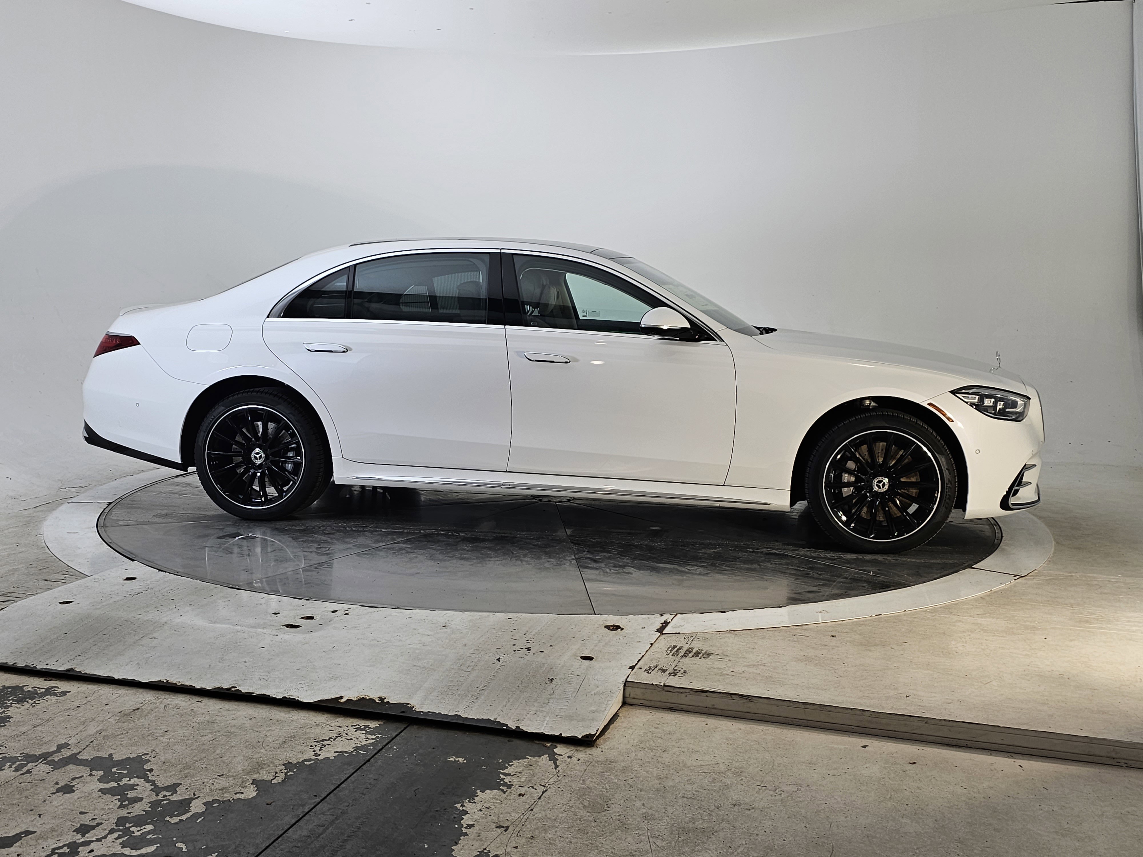 New 2026 Mercedes-Benz S 580 4MATIC Sedan image 3