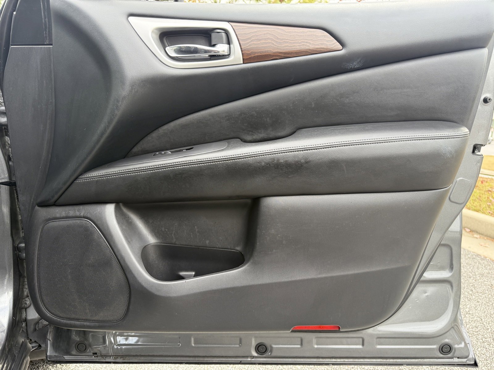 Used 2018 Nissan Pathfinder Platinum image 44