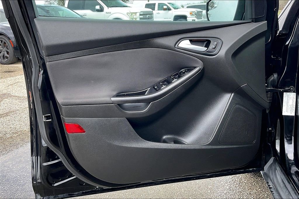 Used 2016 Ford Focus SE w/ Equipment Group 201A image 16
