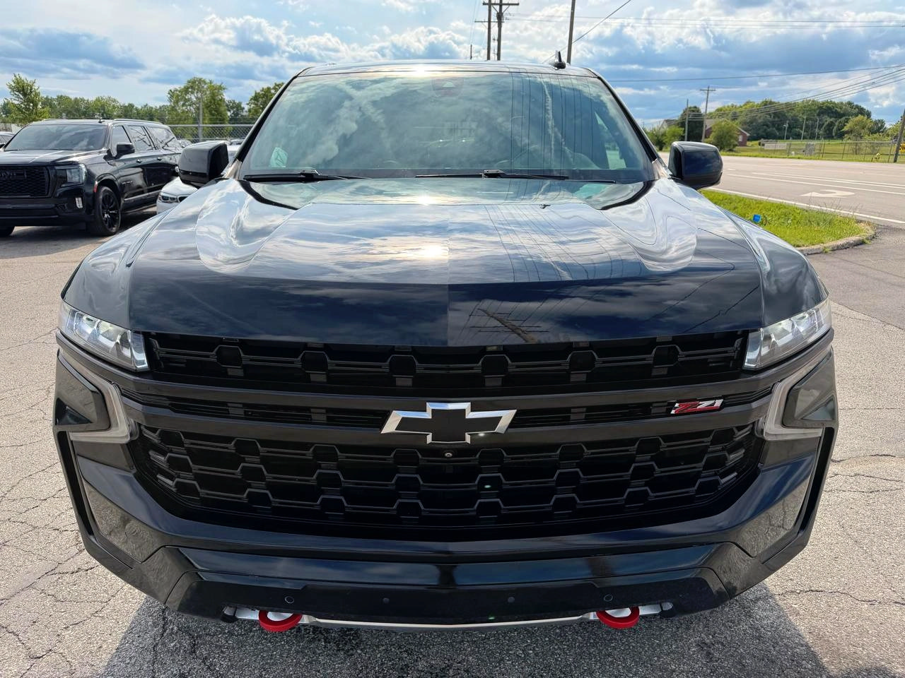 Used 2022 Chevrolet Tahoe Z71 w/ Z71 Off-Road Package AWD/4WD image 2