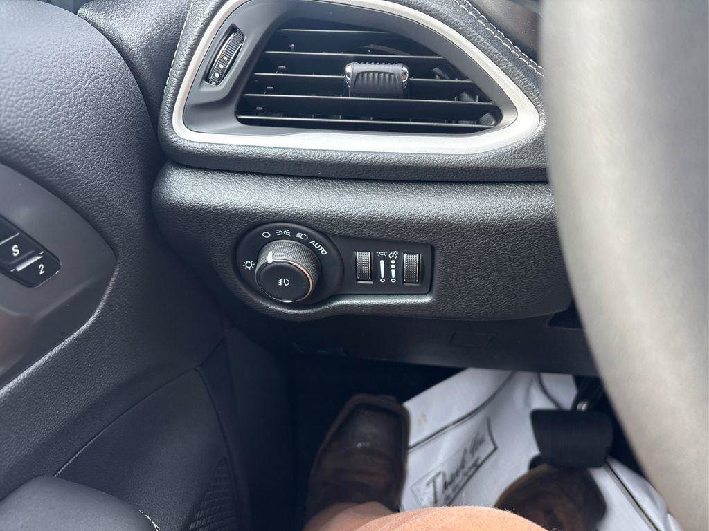 New 2026 Chrysler Pacifica Select FWD image 15