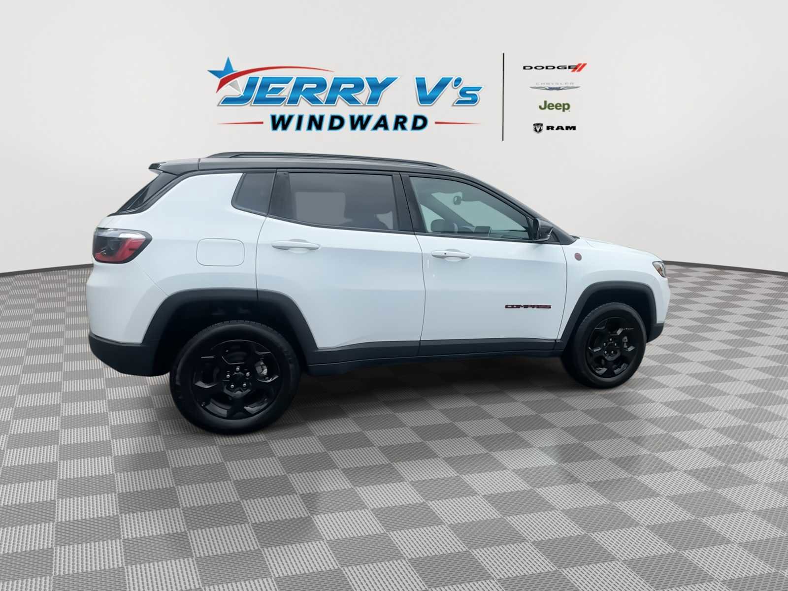 Used 2023 Jeep Compass Trailhawk AWD/4WD image 9