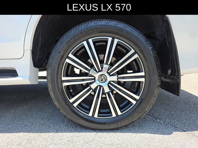 Used 2021 Lexus LX 570 4WD w/ Luxury Package image 16